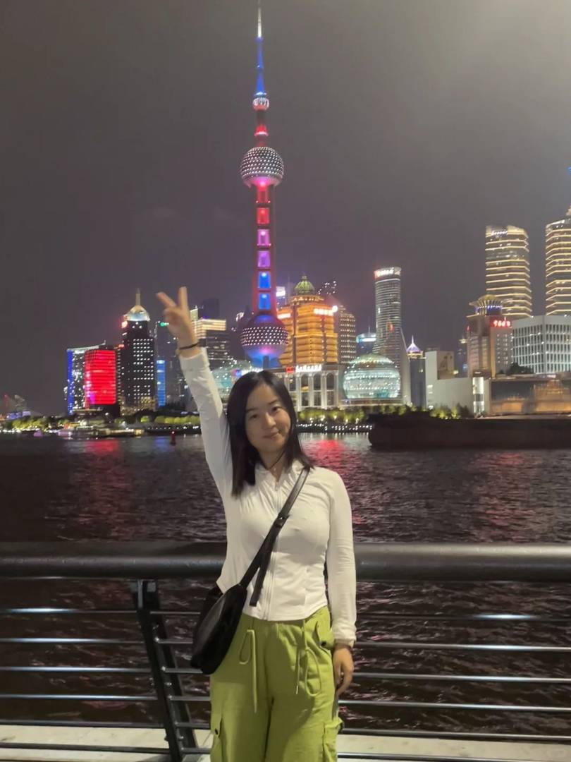 Jenny - Professional English Tour Guide in Shanghai for Personalized City Experiences