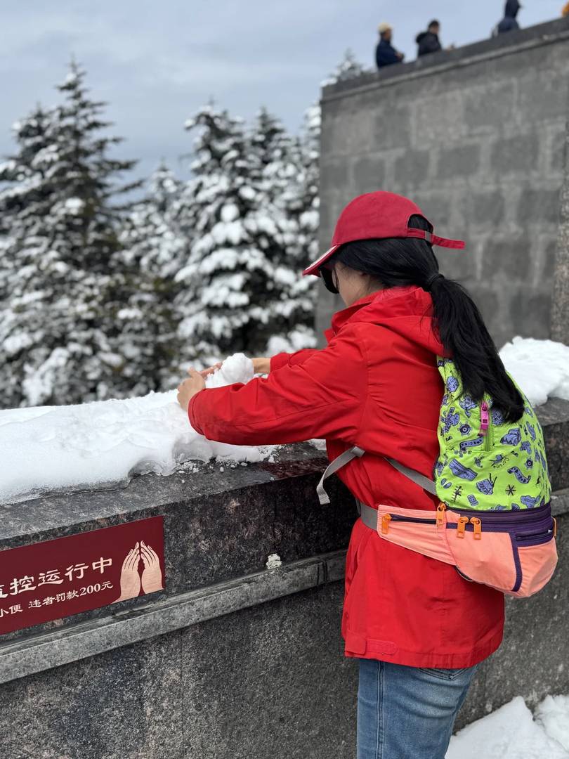 Mt E'mei English Tour Guide Experience: Meet JJ Lin's Singaporean Fans on Scenic Hike