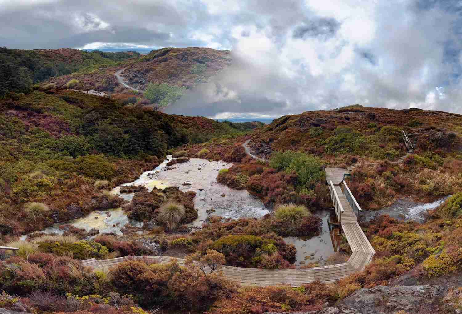 [Itinéraire de 19 jours en Nouvelle-Zélande en auto-stop] Explorer le Parc National de Tongariro : Randonnées et Vues Panoramiques