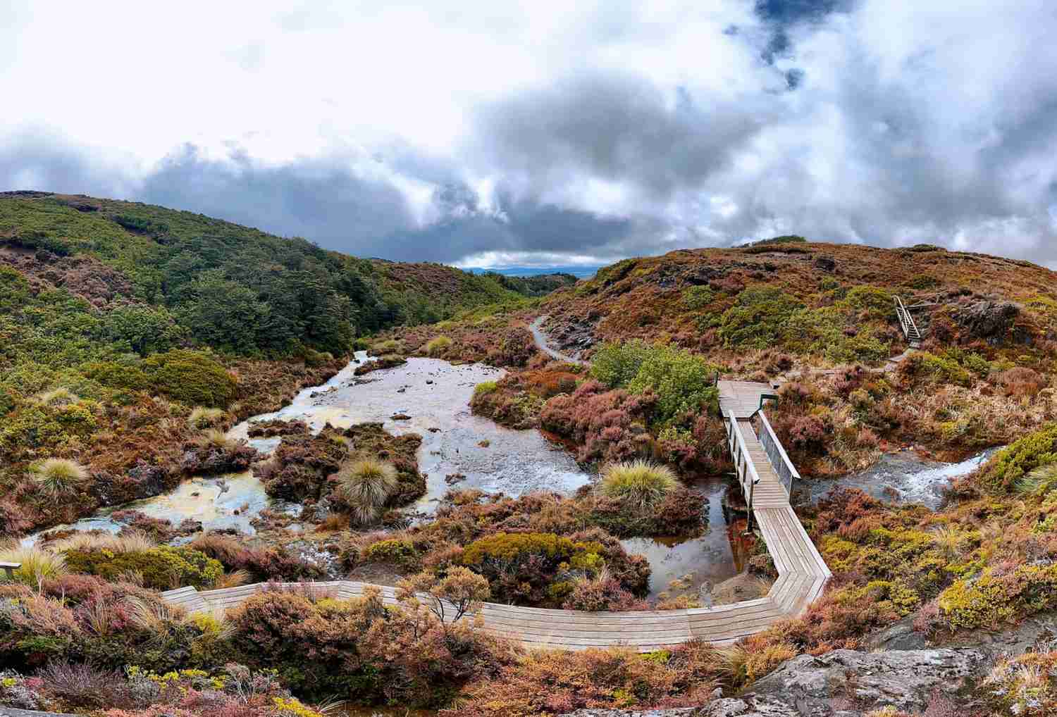 [Itinéraire de 19 jours en Nouvelle-Zélande en auto-stop] Explorer le Parc National de Tongariro : Randonnées et Vues Panoramiques