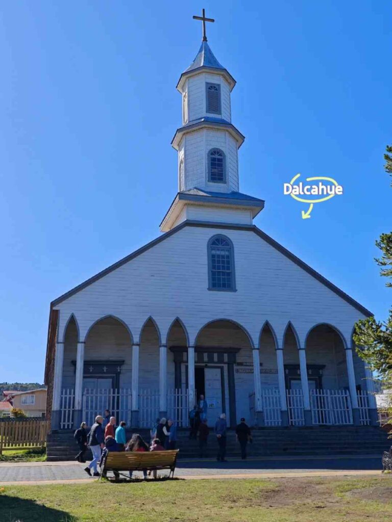 Meilleures routes de visite autoguidée pour explorer 12 églises du patrimoine mondial sur l'île de Chiloé.