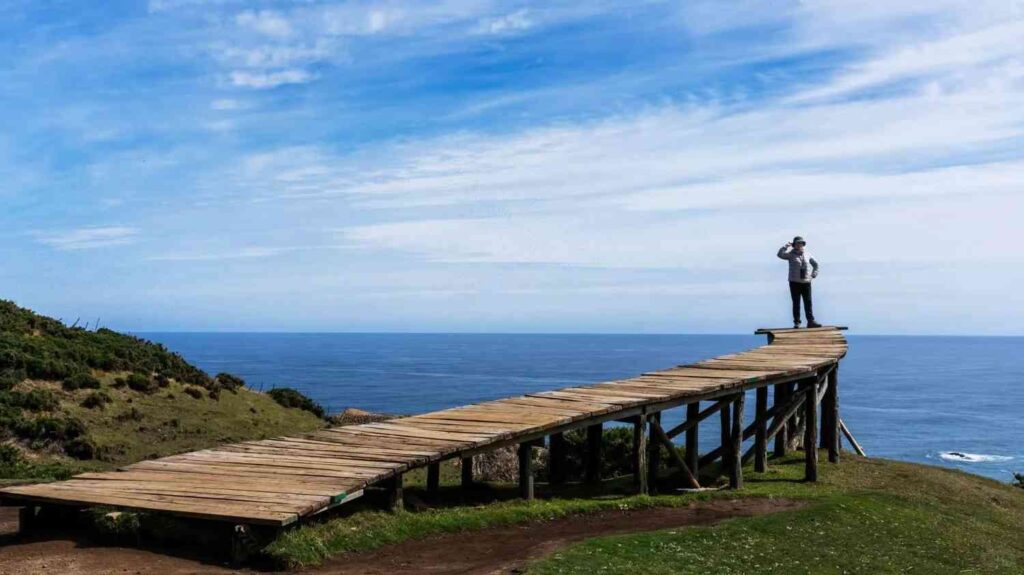 Chiloé Island Travel Guide: Best Hiking Routes & Budget Tips for Explorers
