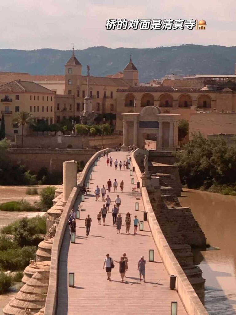 Córdoba 🥵: Entdecke die uneinnehmbare Schönheit und Hitze dieser atemberaubenden Stadt.