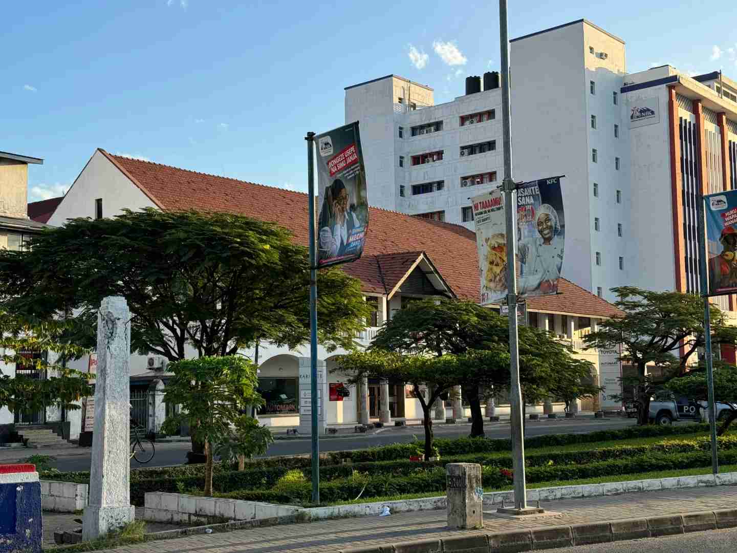 Guia de Viagem de Dar es Salaam: Explorando a Capital Econômica da Tanzânia e as Realidades das Ruas Divididas
