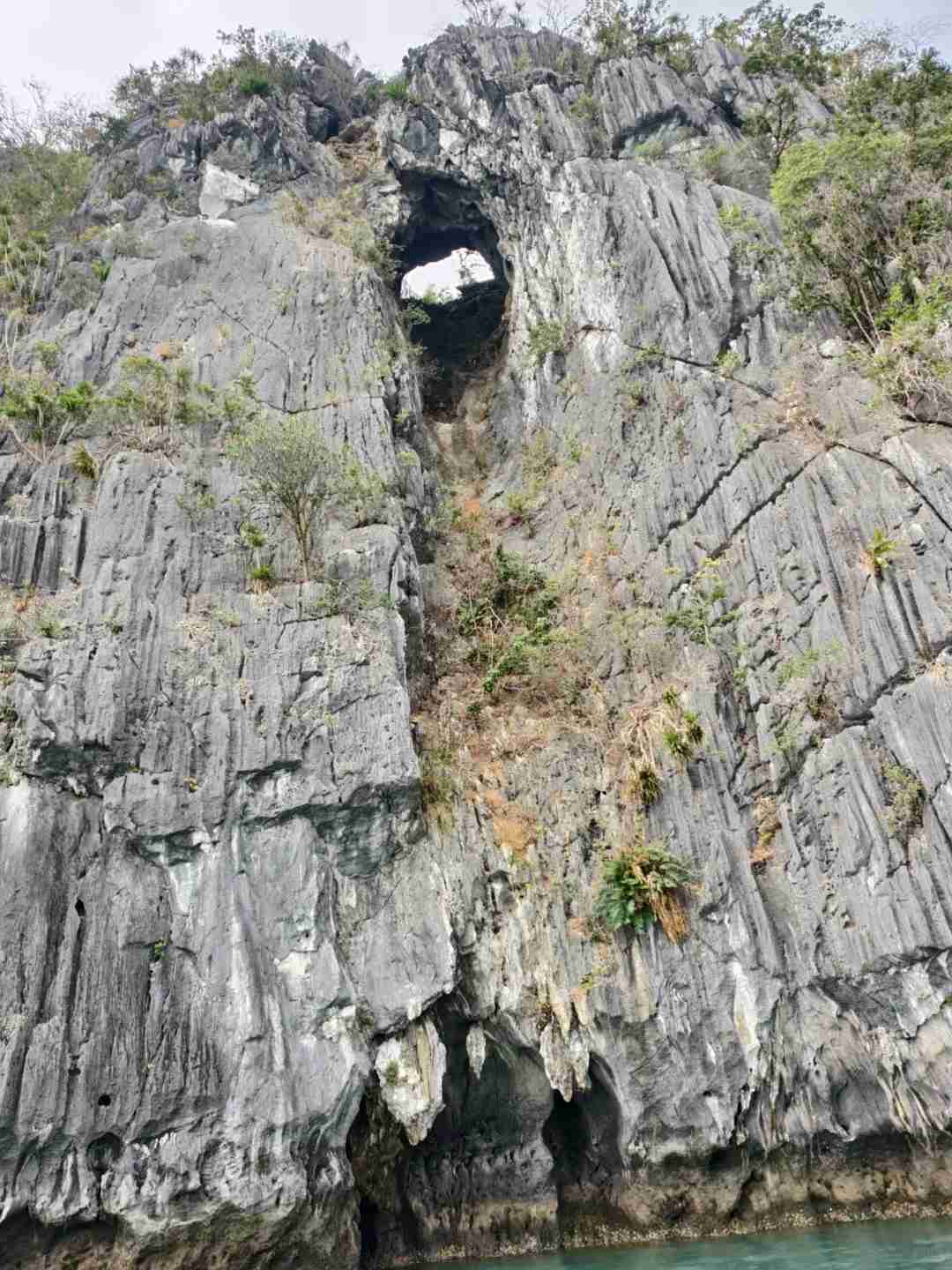 Day 2 Vietnam Adventure: Exploring the Breathtaking Halong Bay Views