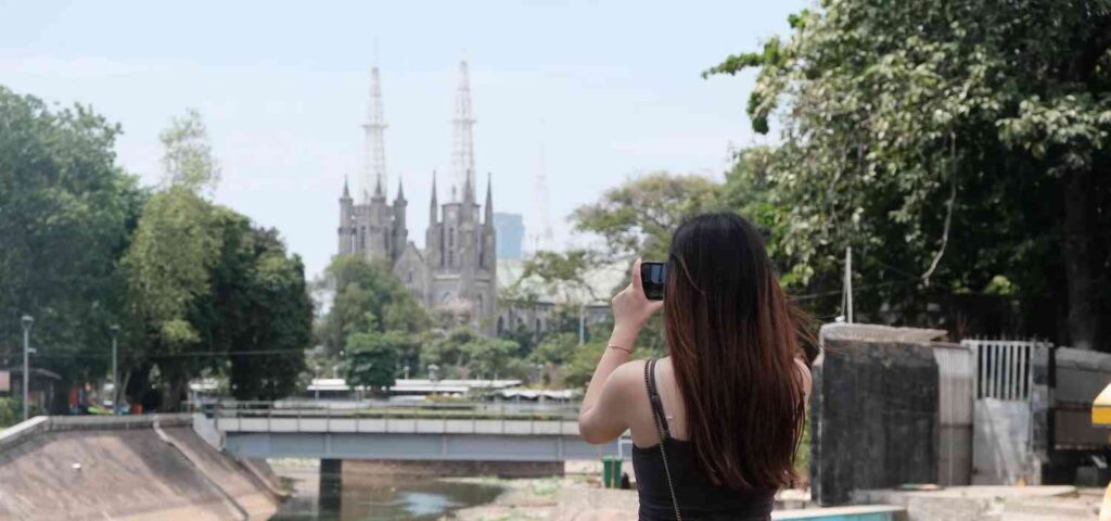 -Day Indonesia Travel Log: Explore Exotic Destinations for Only $6500 in 23 Days