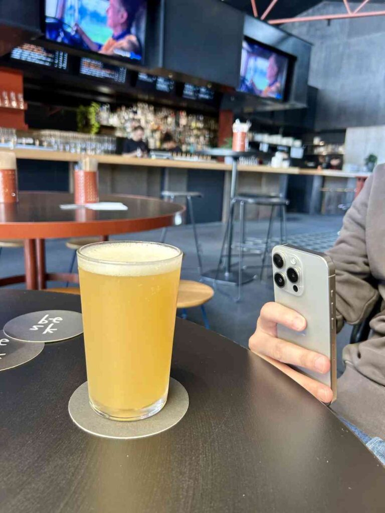 Delicioso Primeiro Café em Perth: Ótima Comida e Bebidas, Sem Queixas! 🇦🇺✈️🇸🇬
