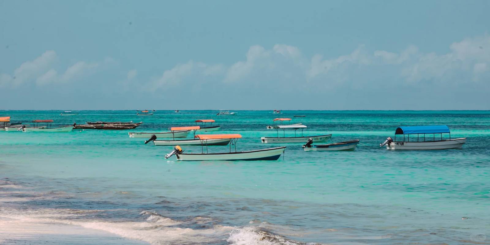 Jante no The Rock: Um Restaurante à Beira-Mar Único nas Águas Azuis de Zanzibar