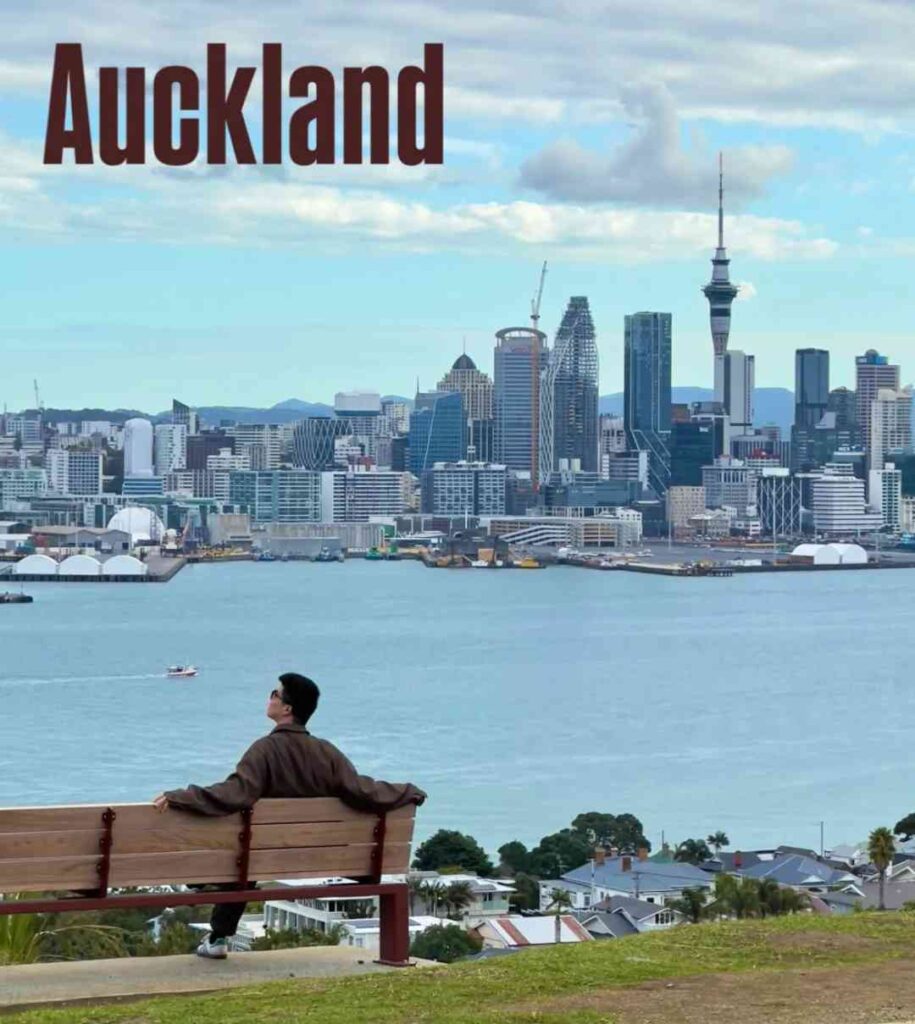 Découvrez Auckland Devonport : les meilleurs traversiers et vues panoramiques.