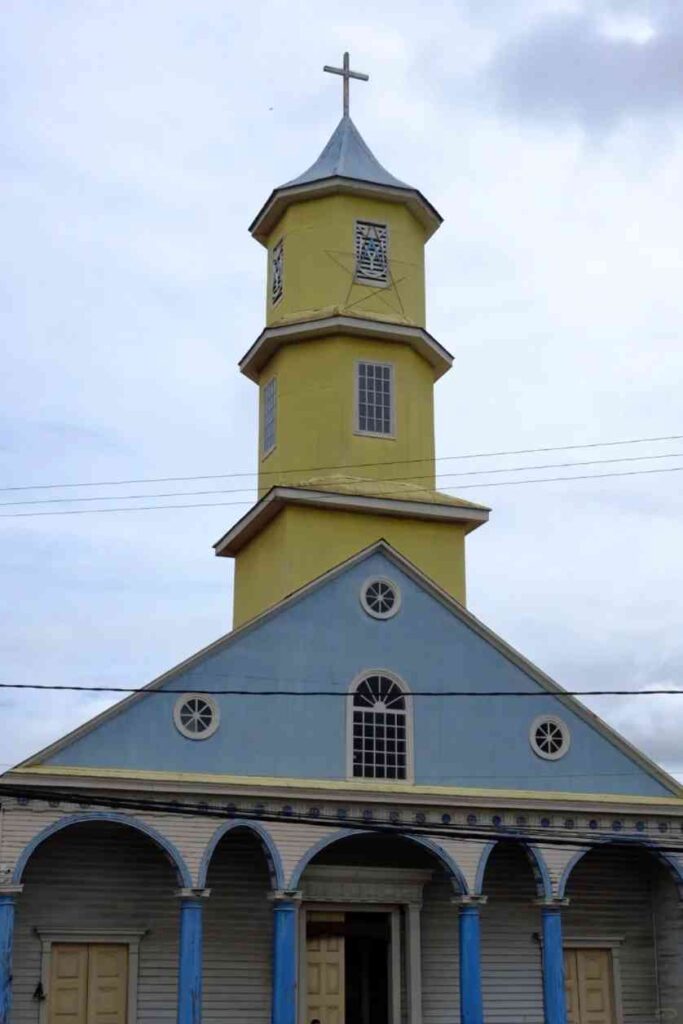 Discover Chonchi Church: Best Self-Guided Tour Routes & Budget Tips for Travelers