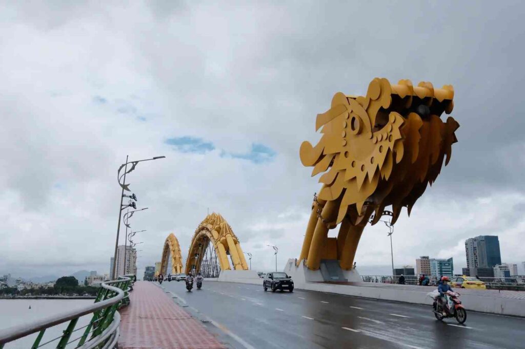 Discover Da Nang: A Backpacker’s Guide to City Walks and My Khe Beach Adventures