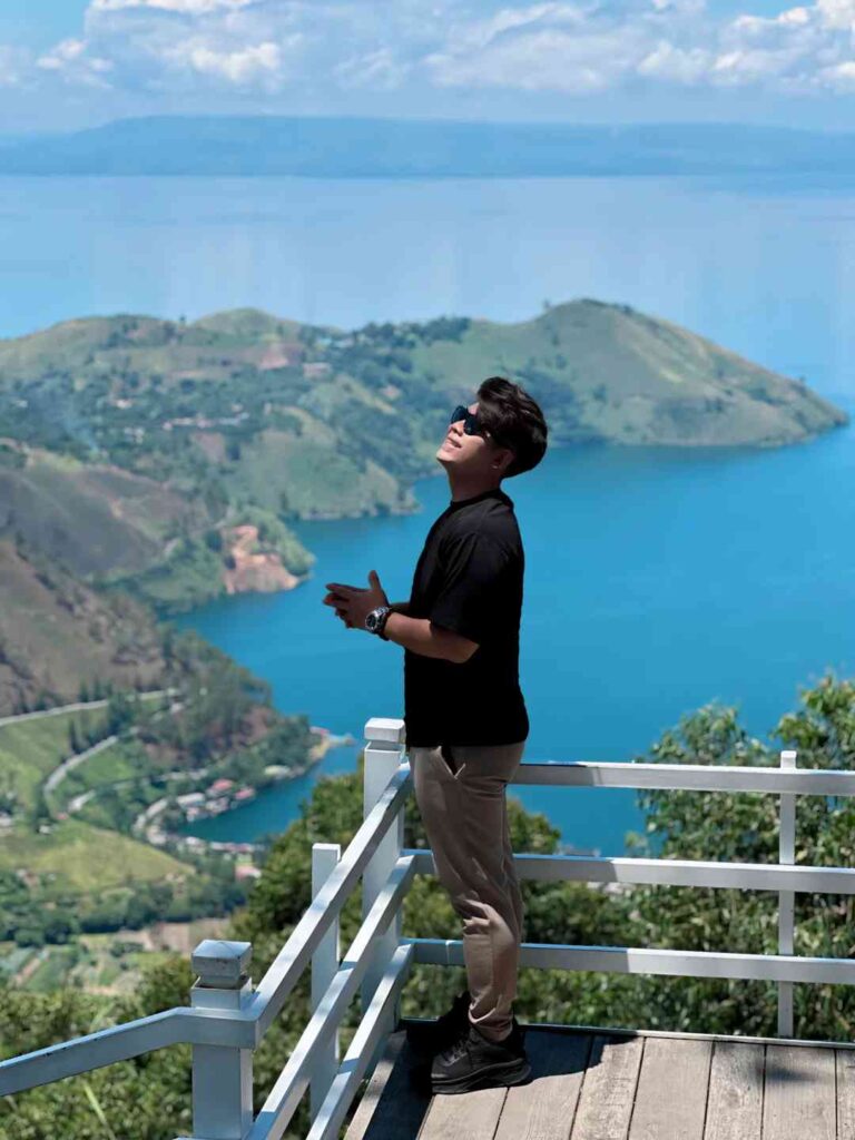 Entdecken Sie exotische Landschaften im Toba Lake Cafe in Medan in Indonesien