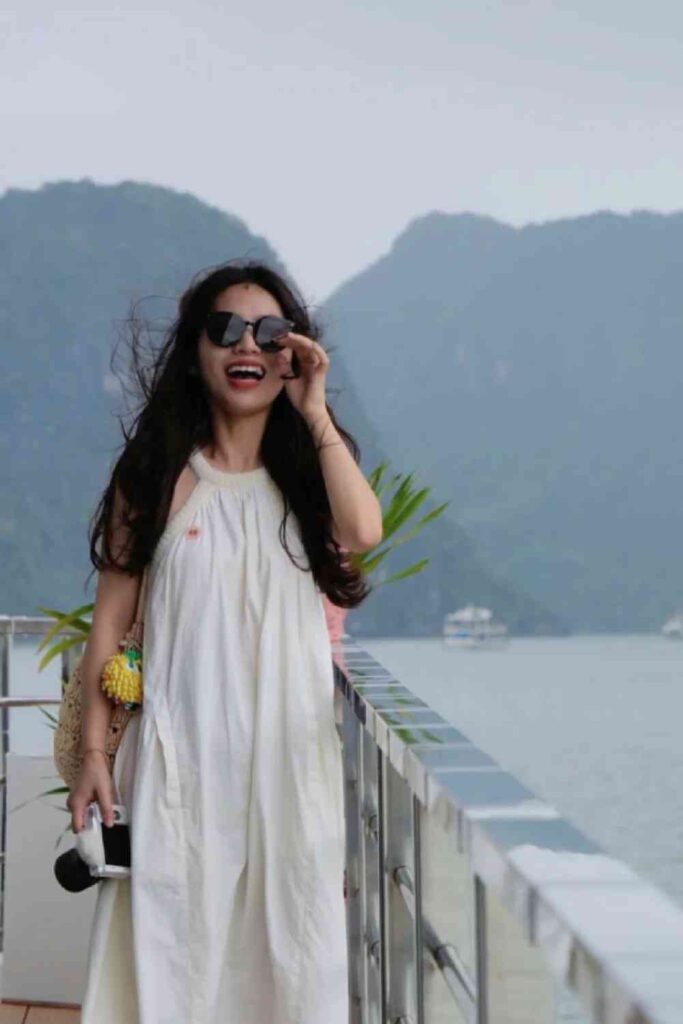 Discover Ha Long: Explore the Mysterious Beauty of Vietnam’s Hidden Gem 🍃⛰️