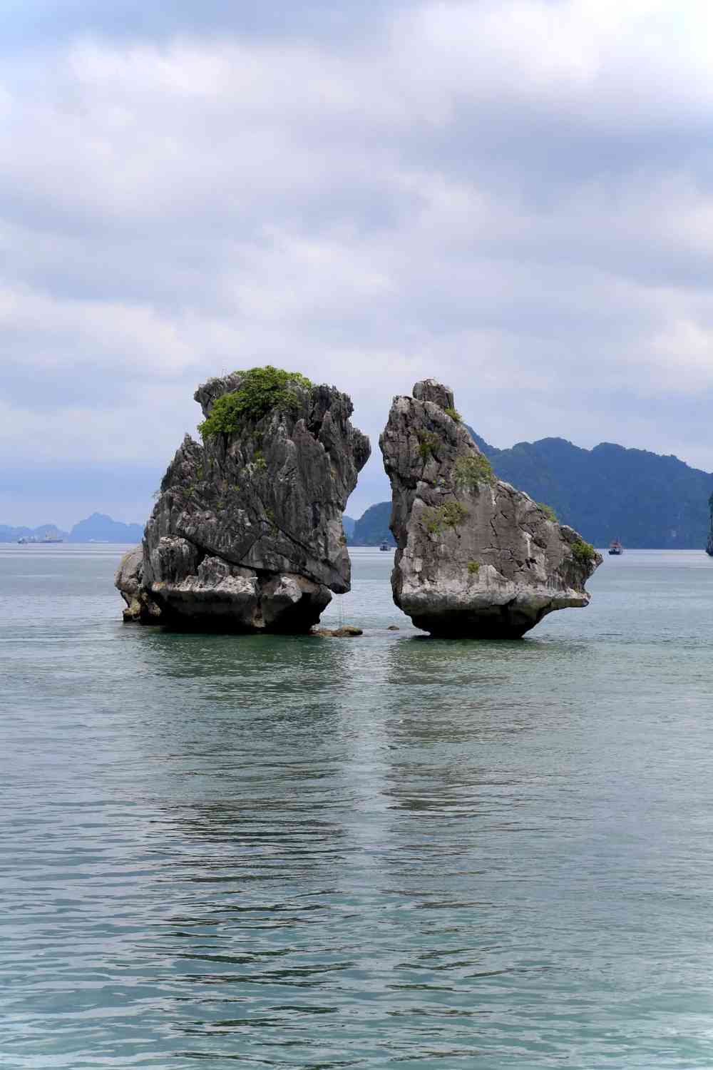 Discover Halong Bay: Vietnam's Stunning Sea Guilin Adventure