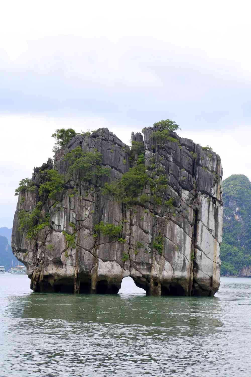 Discover Halong Bay: Vietnam's Stunning Sea Guilin Adventure