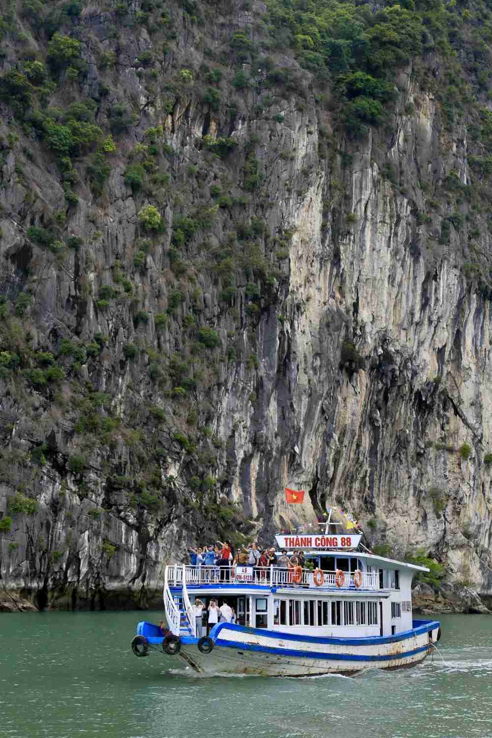 Discover Halong Bay: Vietnam's Stunning Sea Guilin Adventure
