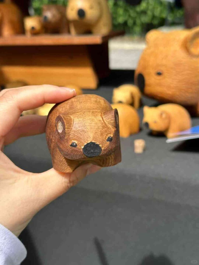 Откройте для себя рынок Саламанка в Хобарте: must-buy уникальные сувениры и местные деликатесы.