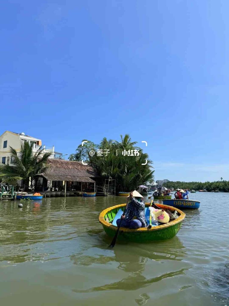 Entdecken Sie Hoi An, Vietnam: Warum Sie sich eine Fahrt mit dem Korbboot nicht entgehen lassen sollten