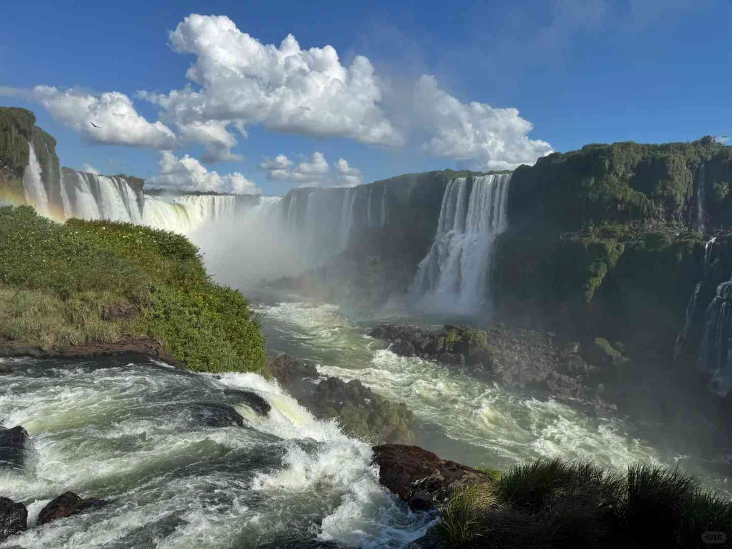 Открыть водопад Игуасу: весеннее световое шоу в Бразилии 🇧🇷