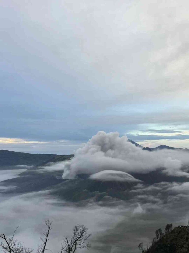 Discover Indonesia: Your Ultimate Lonely Planet Travel Guide Experience 🌴