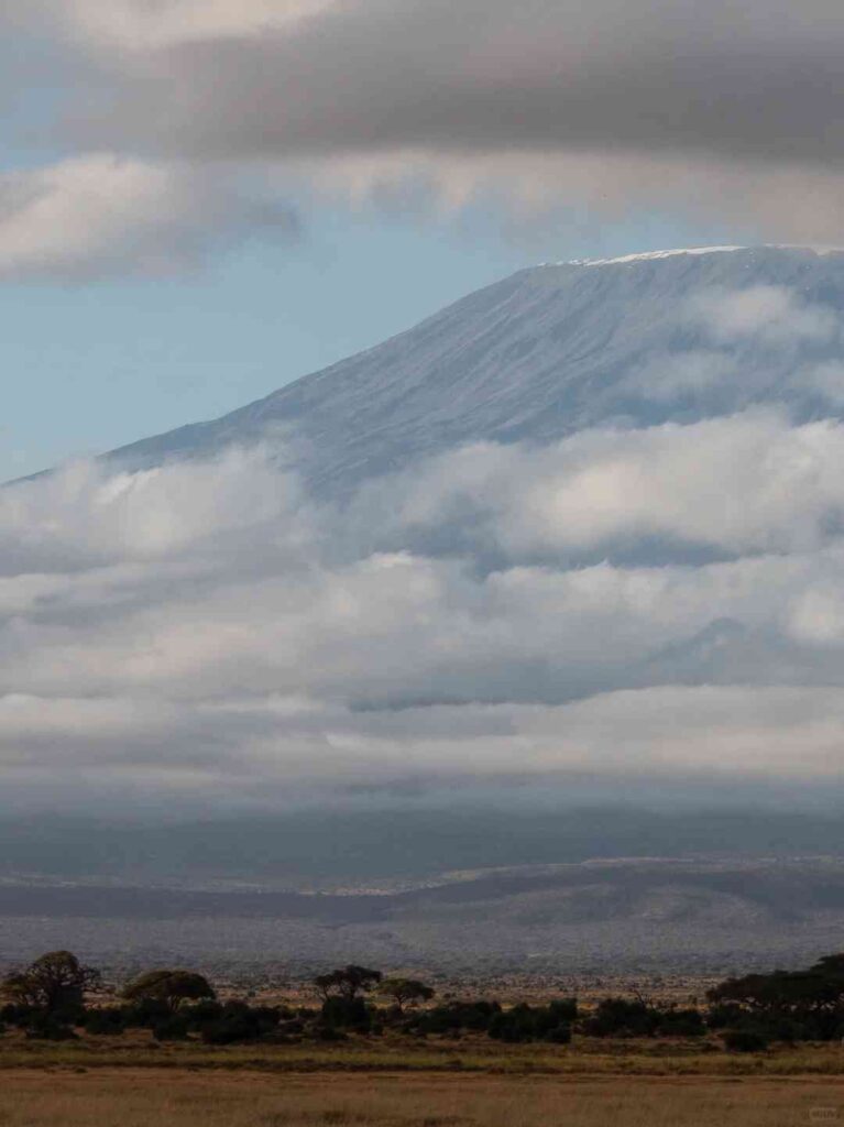 Discover Kenya’s Snow-Capped Mountains: Equatorial Wonders of Mount Kilimanjaro ❄️