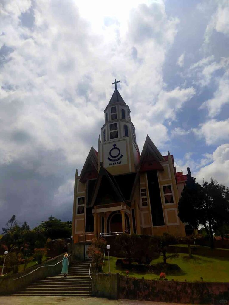 Discover Lake Toba: World’s Largest Volcanic Lake and Breathtaking Tourist Photo Spot