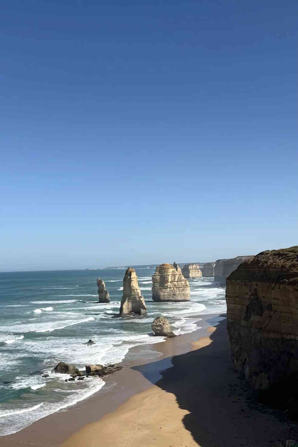اكتشف ميلبورن 🇦🇺: استكشاف العالم صفحة بصفحة من كتاب