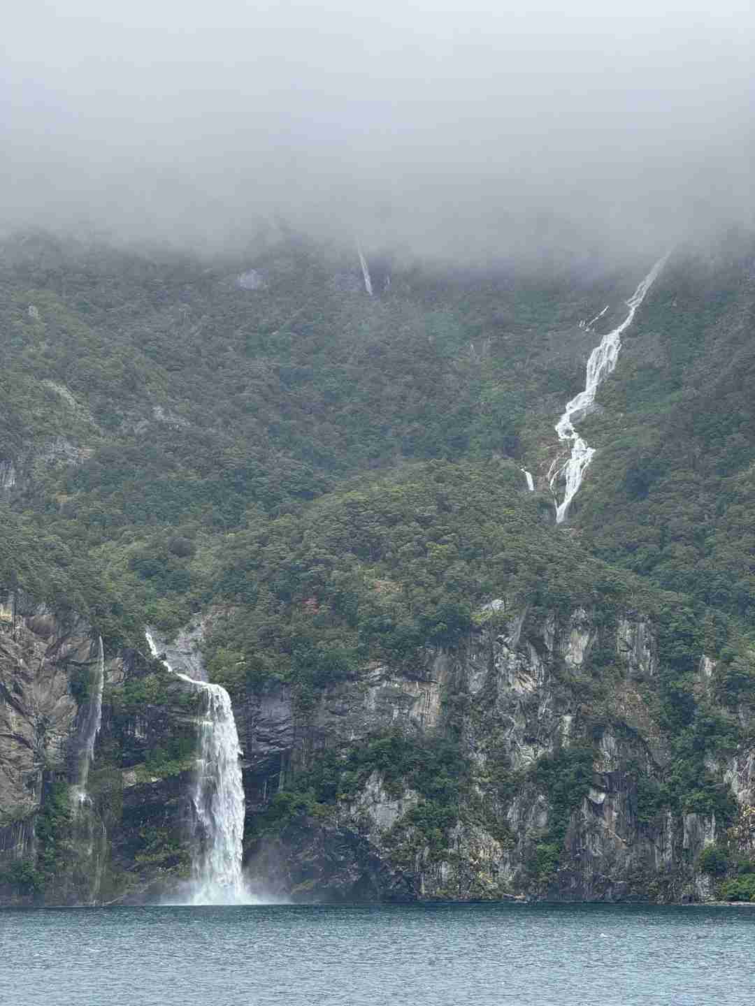 Découvrez Milford Sound, en Nouvelle-Zélande : Un paradis paysager pour les amoureux de la nature