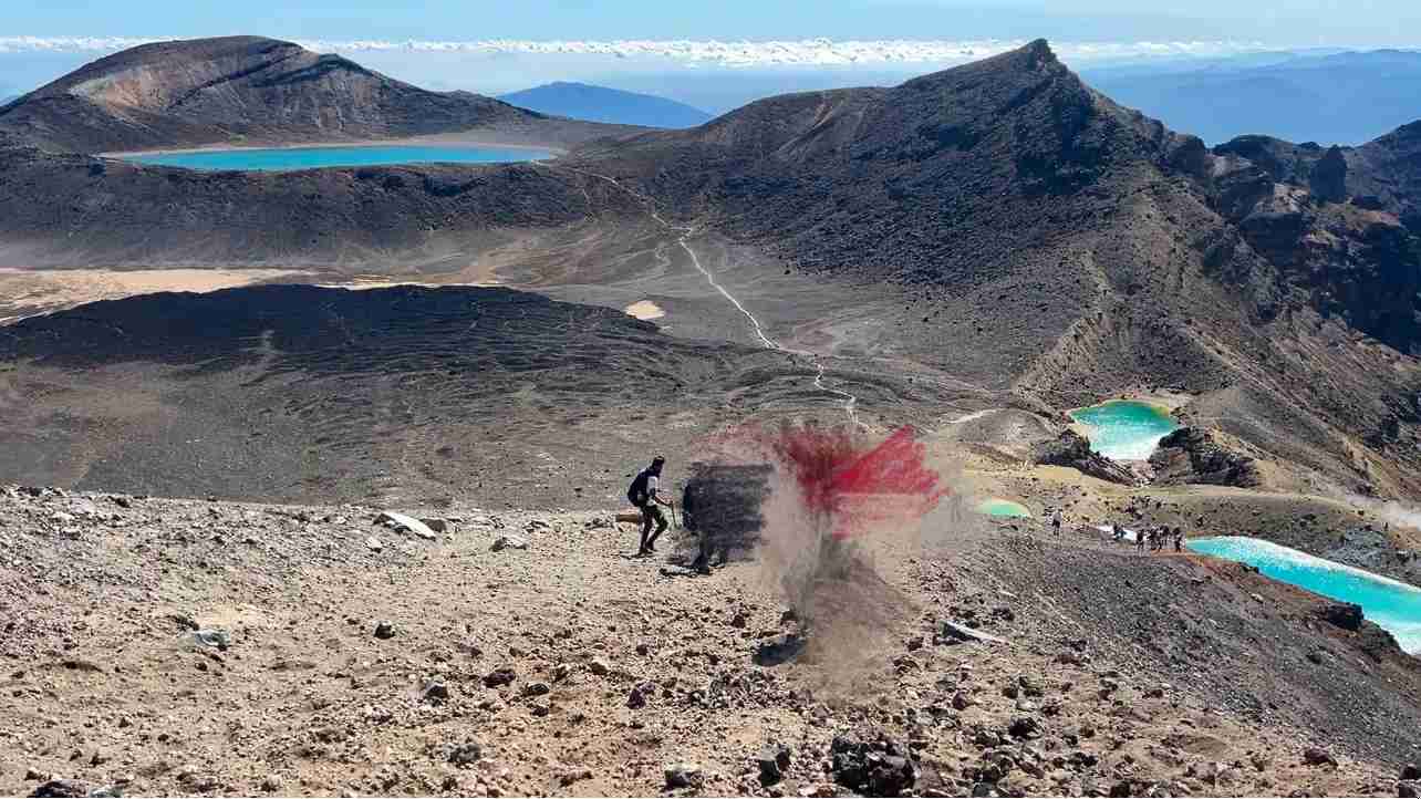 اكتشف جبل تونغاريرو: جمال طبيعي مذهل في نيوزيلندا 🌋