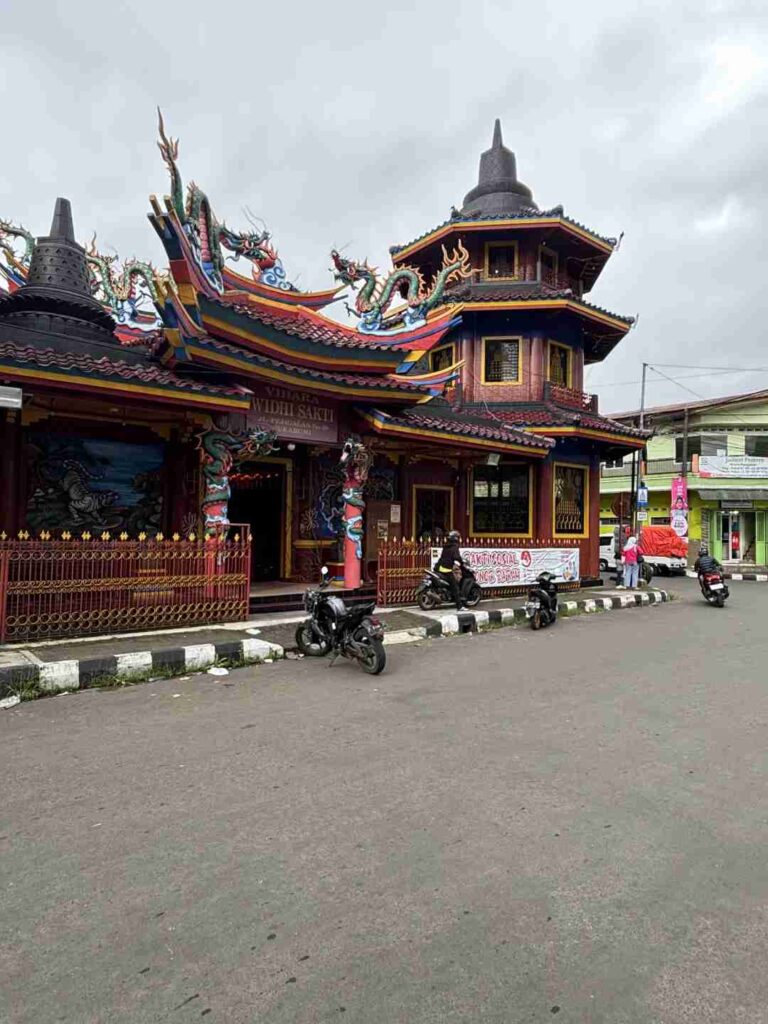 Descubra Atrações Culturais Chinesas Imperdíveis em Sukabumi para uma Experiência Única.