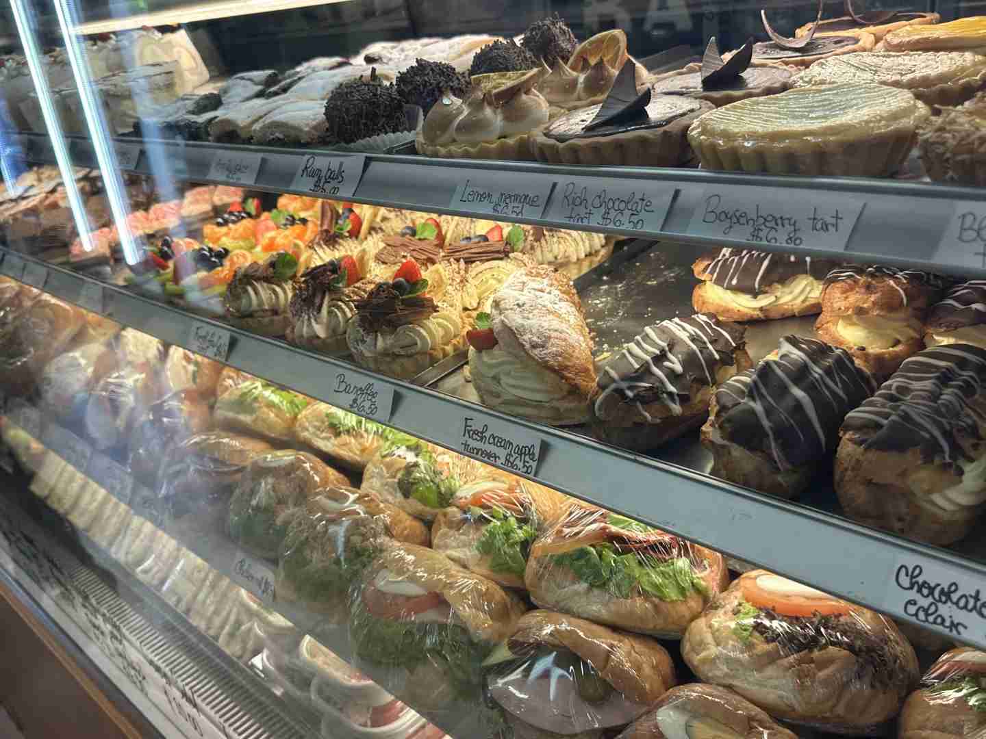 اكتشف يومي المفضل في كвин斯塔ون: دليل المغامرة النهائي