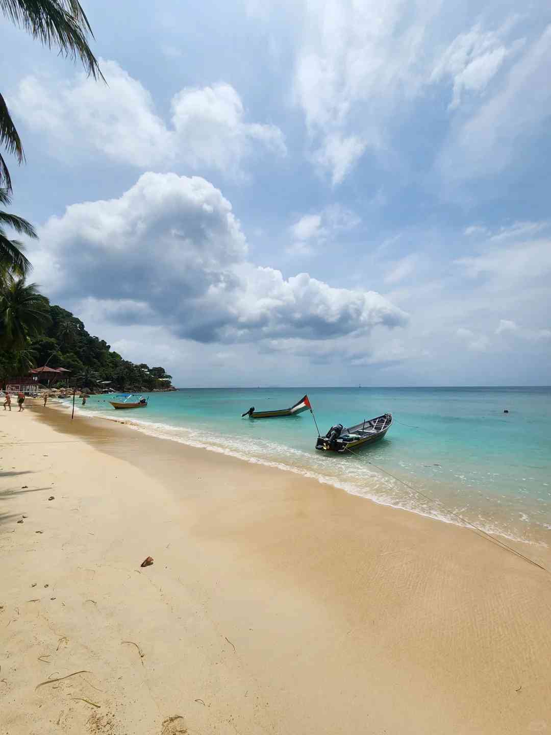 اكتشف جزر بيرهنتيان: الجنة لعشاق الشواطئ الصديقة للبيئة 🏝🇲🇾
