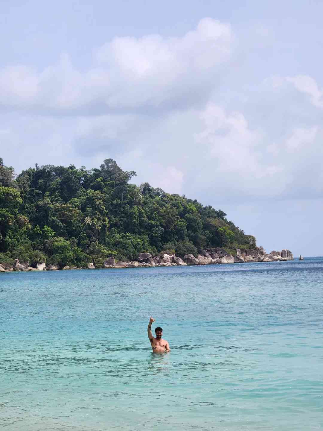 اكتشف جزر بيرهنتيان: الجنة لعشاق الشواطئ الصديقة للبيئة 🏝🇲🇾