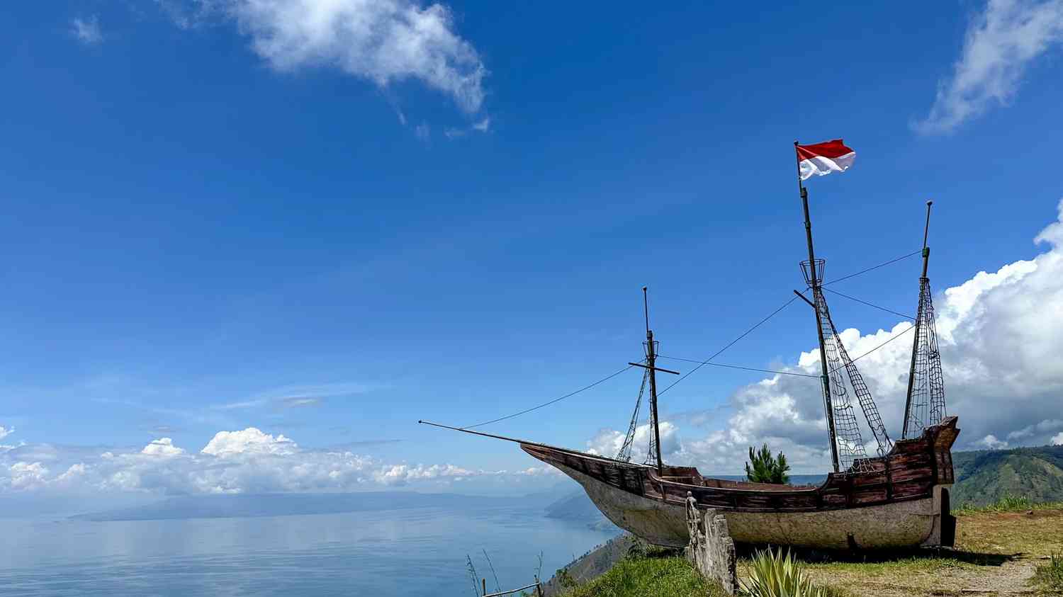 Descubra Vistas Deslumbrantes: Ilha de Samosir no Lago Toba a 1600 Metros de Altura