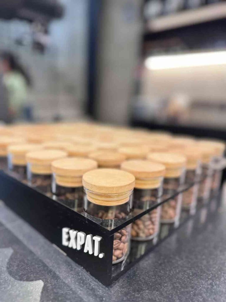 اكتشف ق cafés مذهلة وموضة في سورابايا، إندونيسيا لتجارب فريدة.
