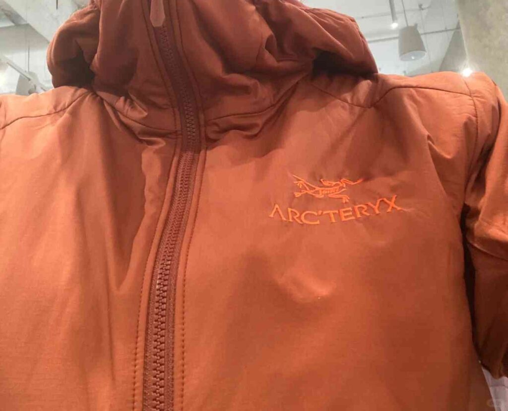 اكتشف أفضل نسبة بين السعر والجودة: جاكيتات Arc'teryx وColumbia في سيدني.