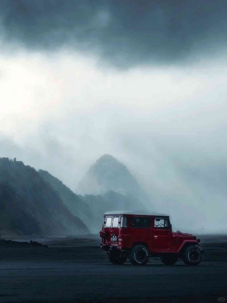 Discover the Best Time for Watching Stunning Sunsets at Bromo Without Staying Up All Night