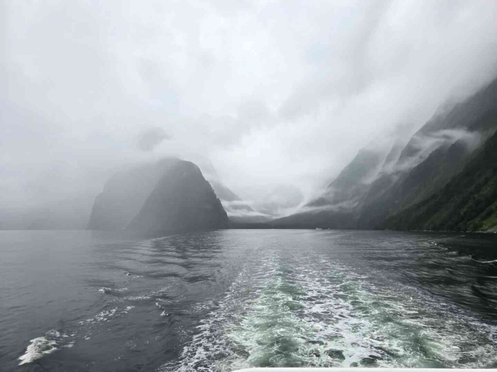 Discover the Breathtaking Beauty of Milford Sound in New Zealand
