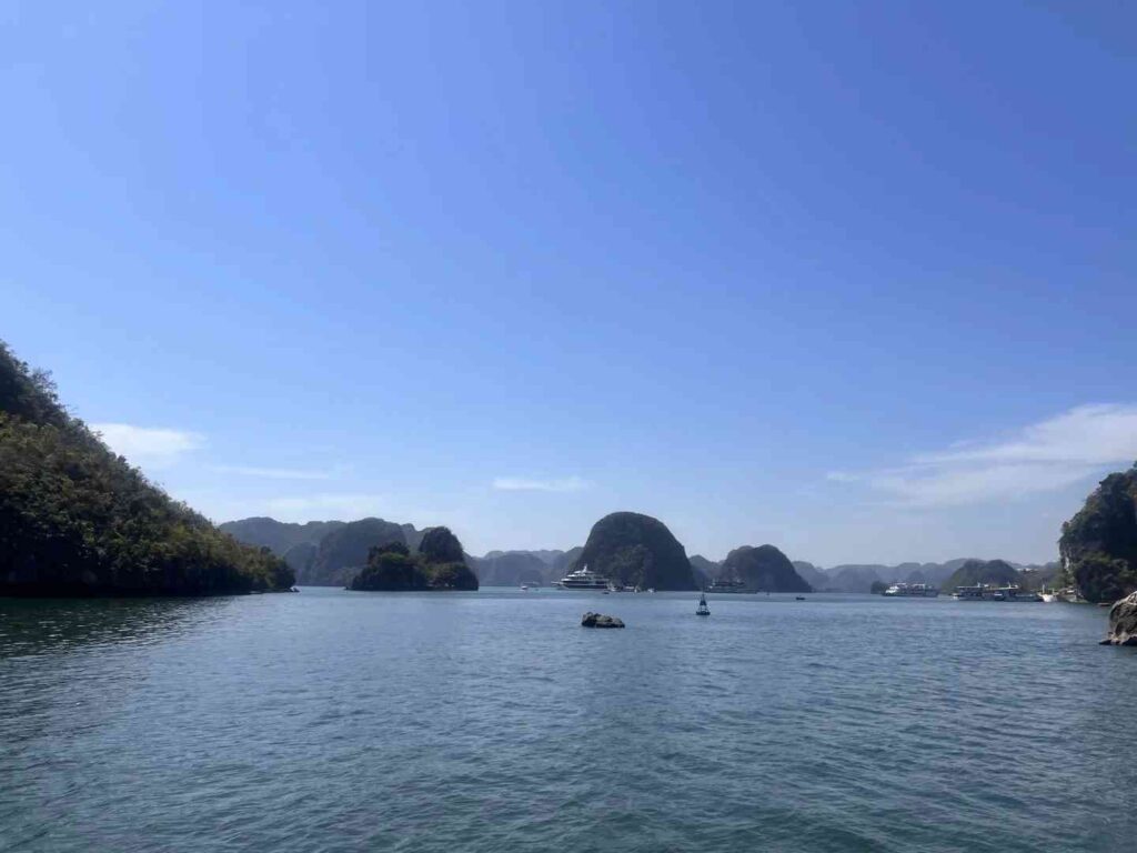 Discover the Breathtaking Beauty of Vietnam’s Halong Bay: Guilin on the Sea Adventure