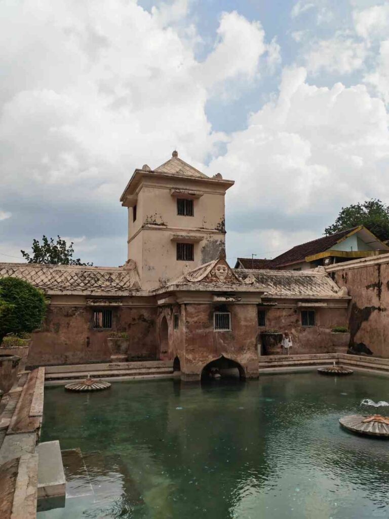 Descubra o Vilarejo de Arte Escondido Perto de Yogyakarta, Taman Sari.