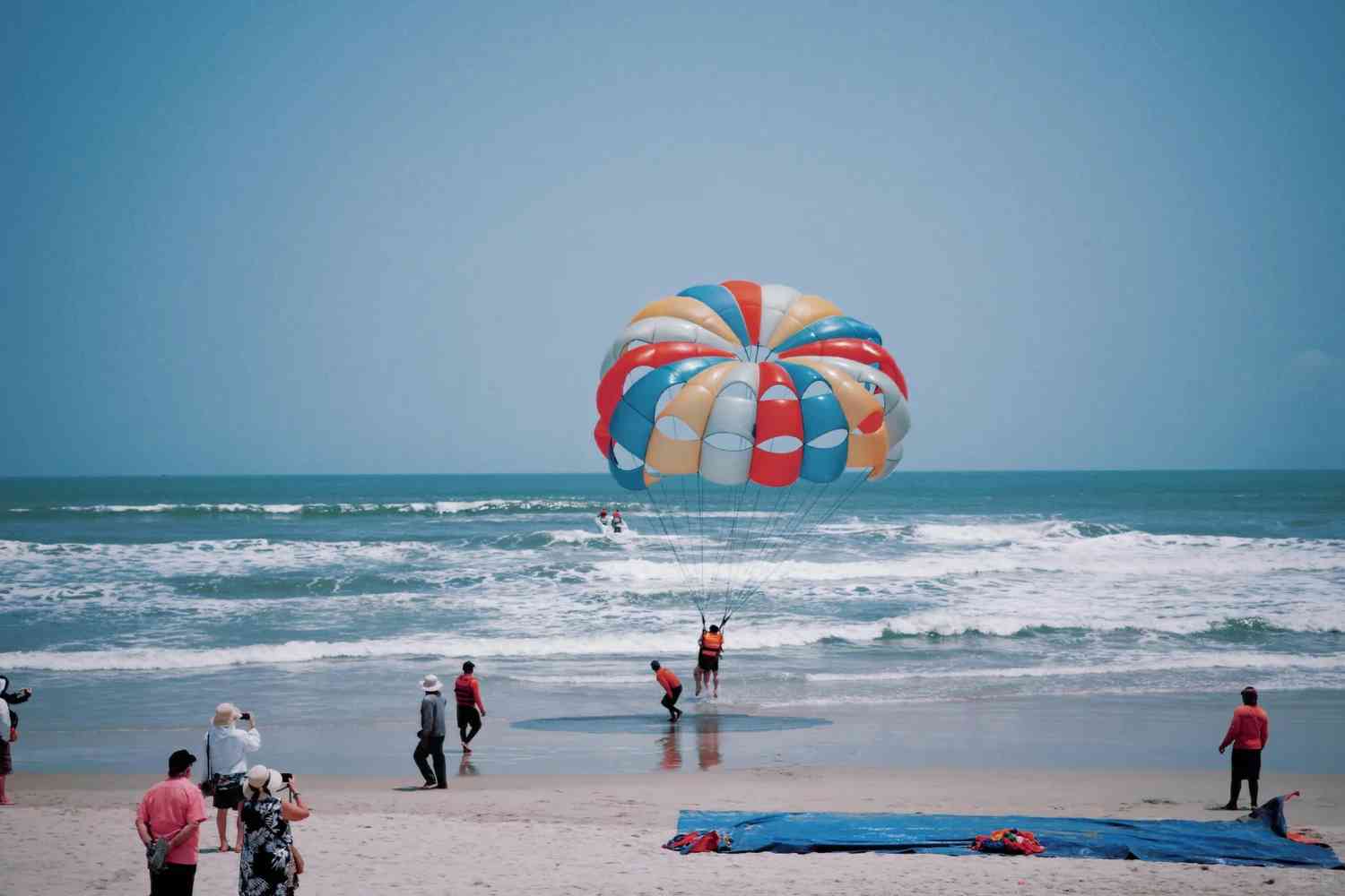 Descubra a Beleza Oculta da Praia de Mỹ Khê em Danang 🏖️