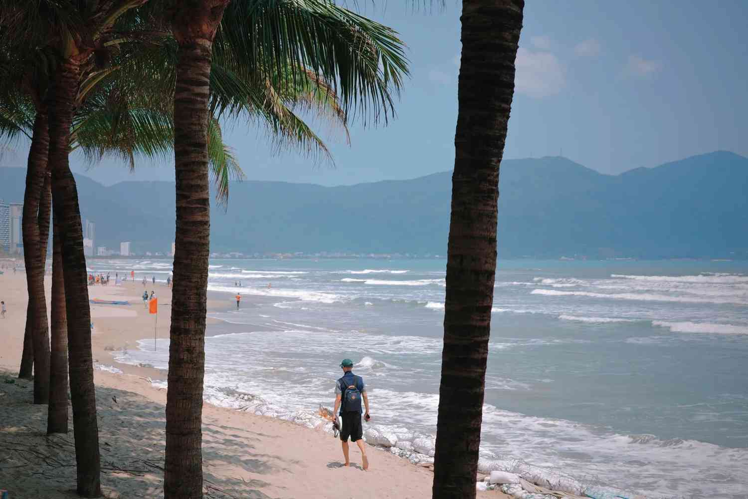 Descubra a Beleza Oculta da Praia de Mỹ Khê em Danang 🏖️