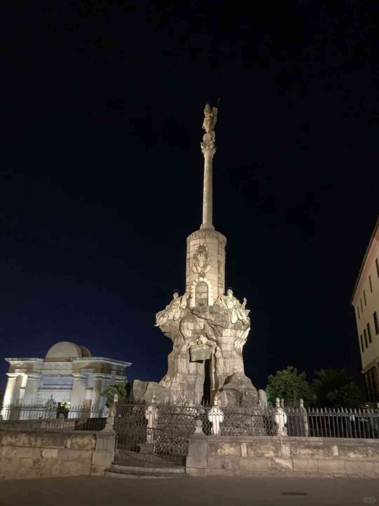 Entdecke das verborgene Juwel: Die weniger bekannte kleine spanische Stadt Córdoba.