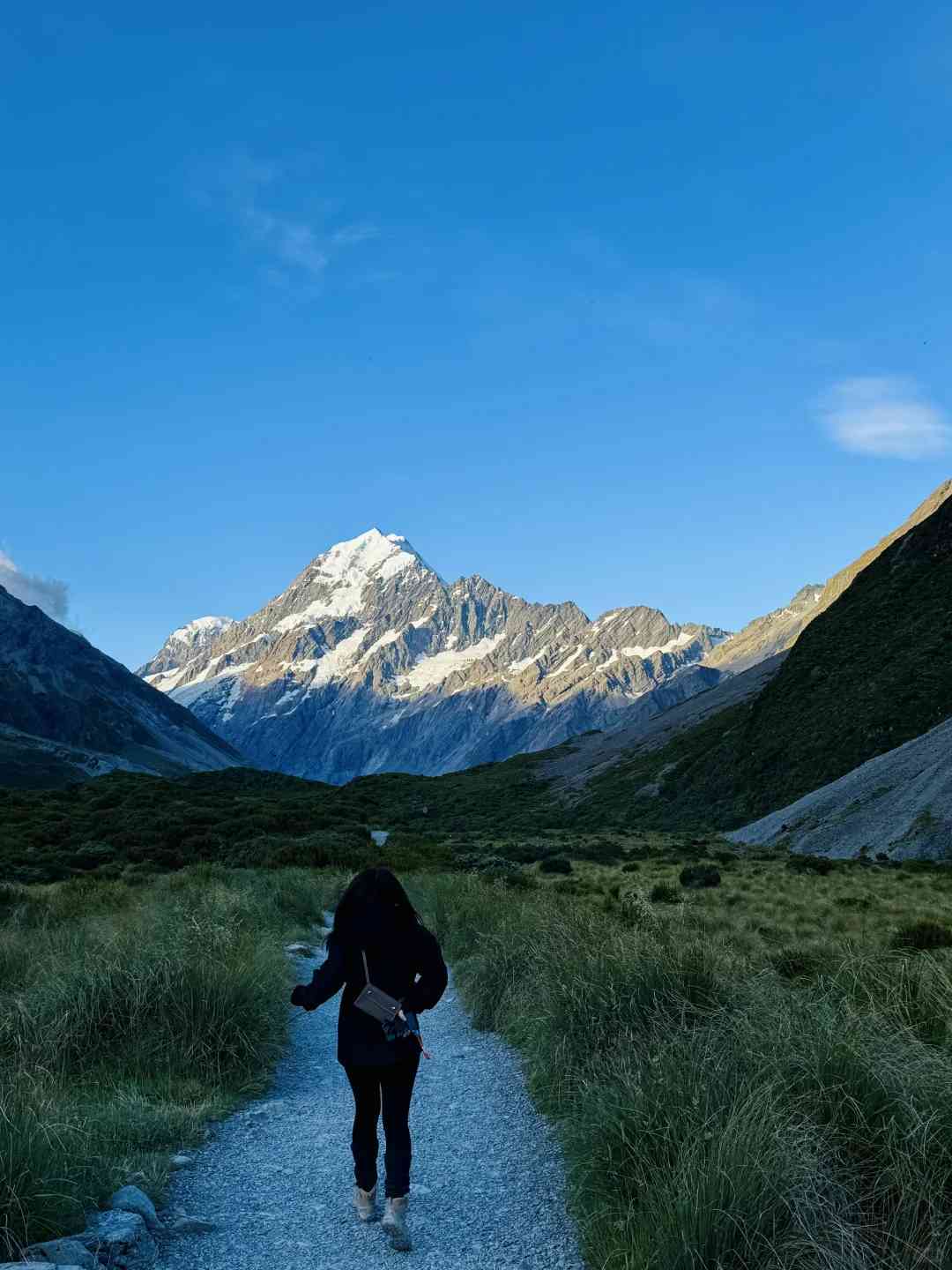 Descubra o Pico Mais Alto da Nova Zelândia: Luz Dourada do Amanhecer no Hooker Valley Track