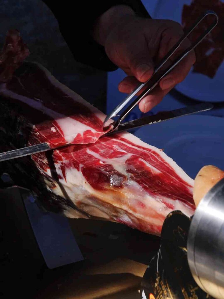 اكتشف خنزير أيبريا الأسود الفاخر: اختيار الغourmet للحوم الخن pigs الممتازة.