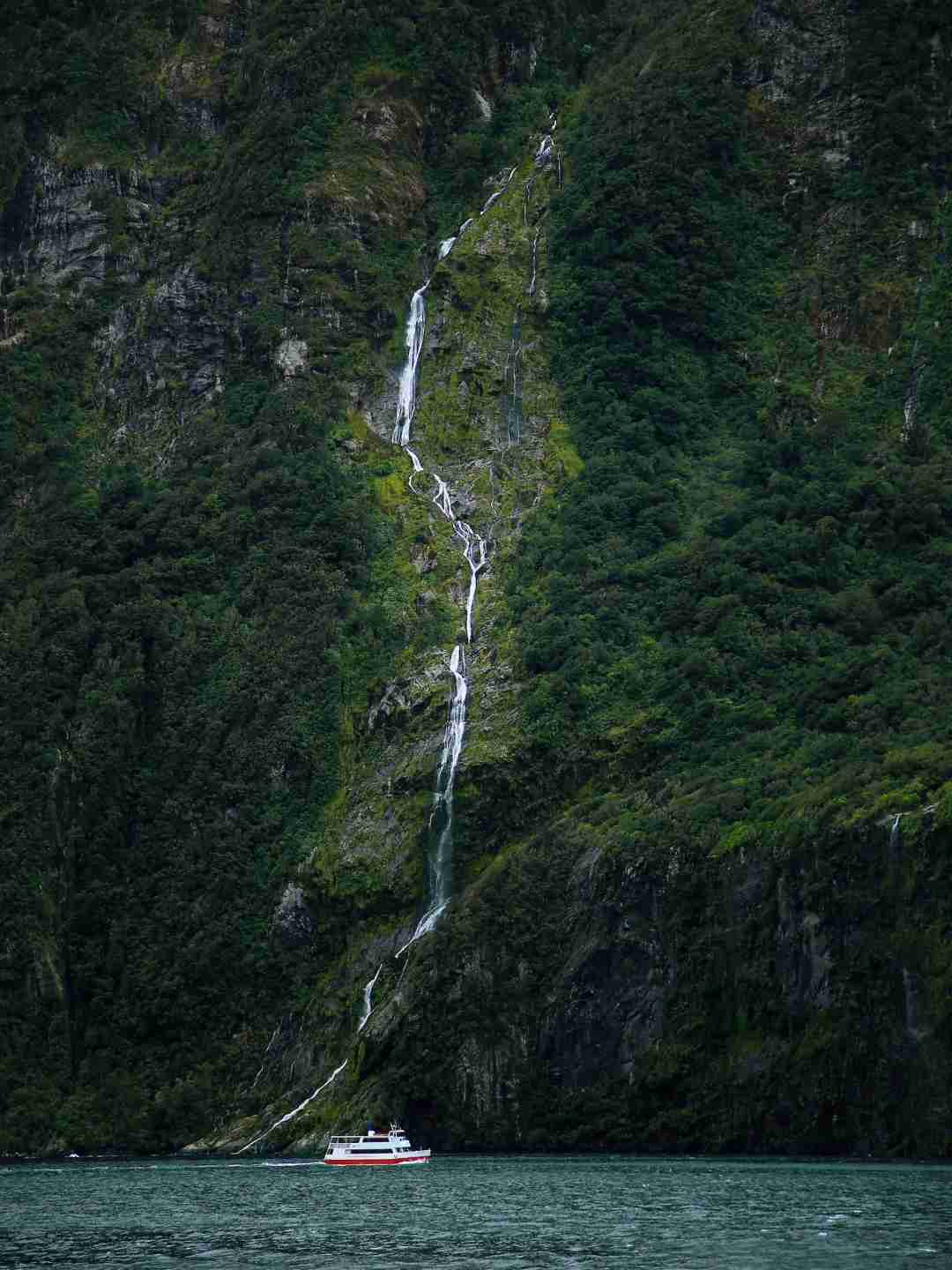 Découvrez la Magie de Milford Sound : L'Aventure Enchantée des Fjords de la Nouvelle-Zélande