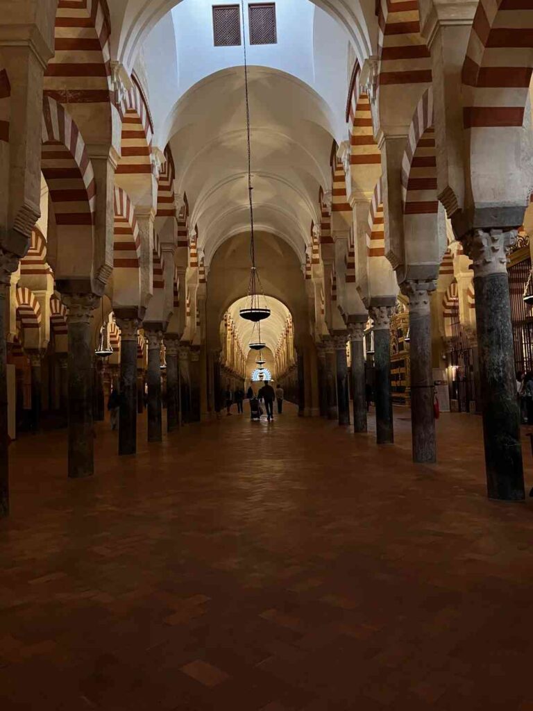 Entdecke die Majestätische Moschee von Córdoba: Reiseführer für den vierten Tag