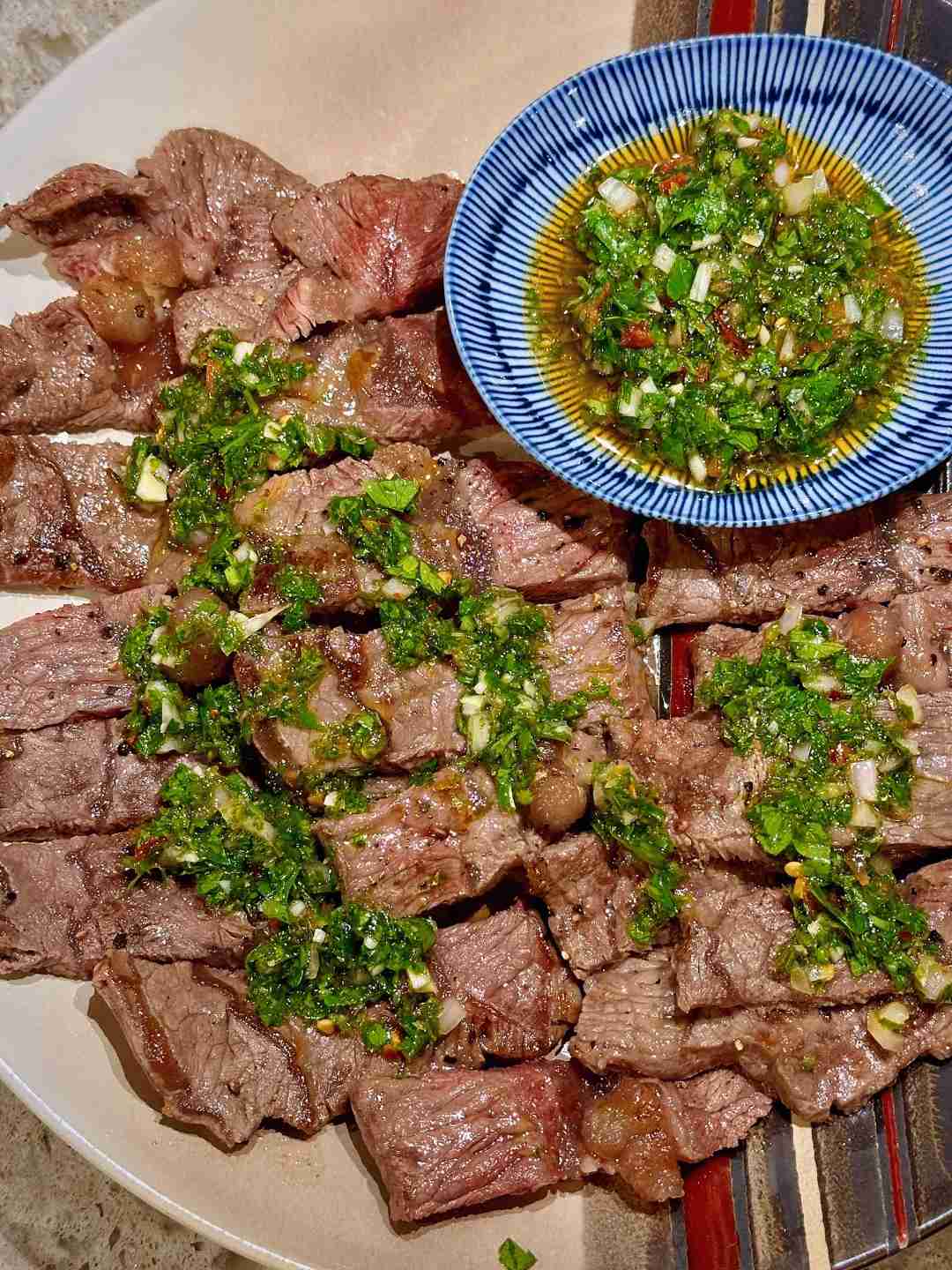 Откройте идеальную пару: аргентинский чимичурри с мясом для простого, освежающего блюда из мяса