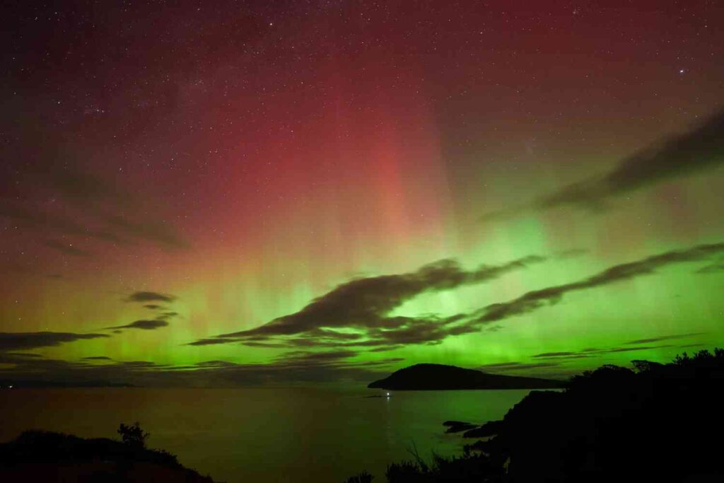اكتشفNorthern Lights المذهلة في هوبارت، تسمانيا الليلة ✌️💫🌠