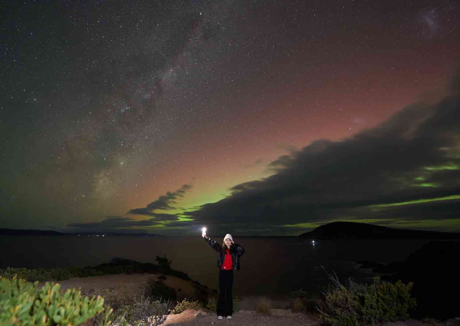 Découvrez l'Aurore Australe Éblouissante à Hobart, Tasmanie Ce Soir ✌️💫🌠